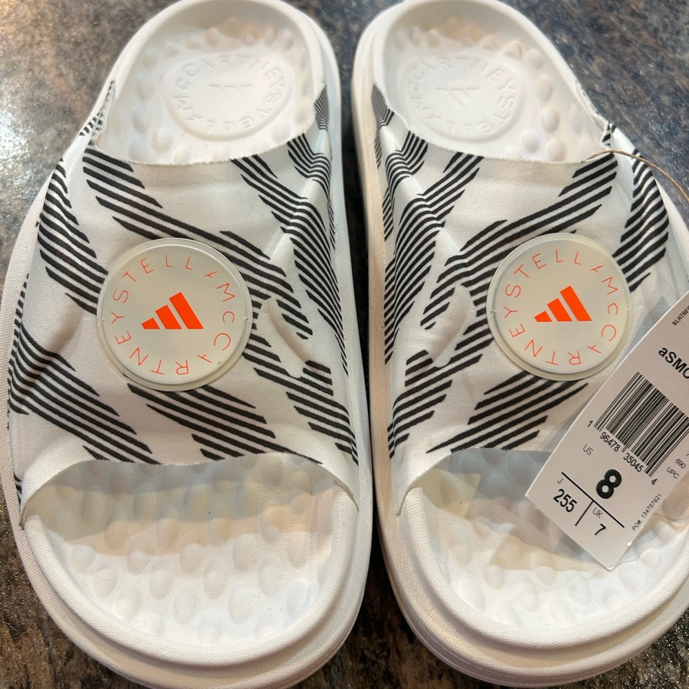 Stella McCartney Adidas Black and White Slide .. women’s size 8.. NWT